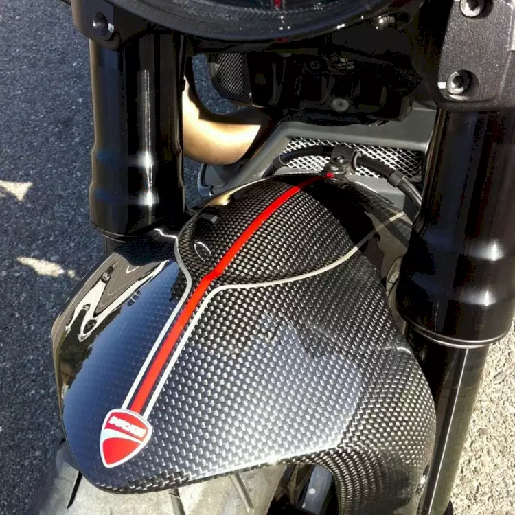 Ducati_carrosserie-teston2
